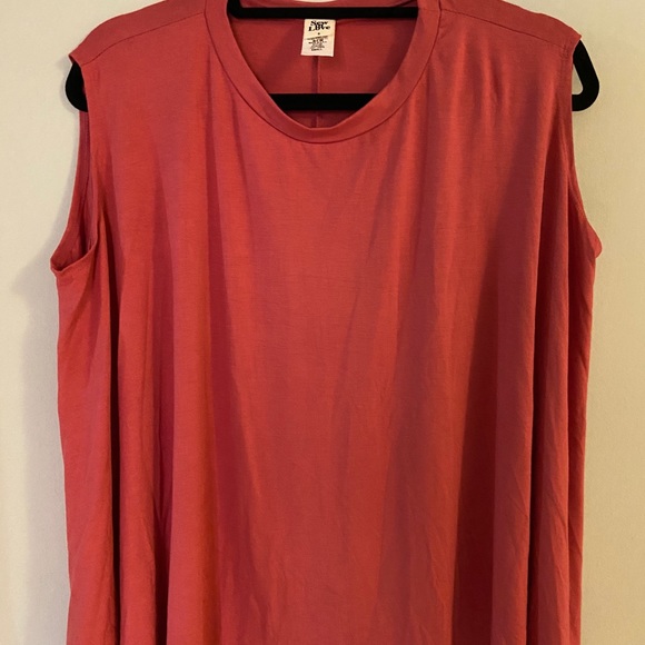 Sew In Love Tank - Picture 2 of 2